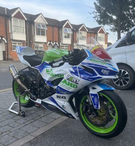 Kawasaki Zx6r track/ race bike