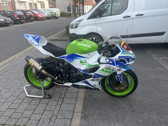 Kawasaki Zx6r track/ race bike