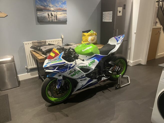 Kawasaki Zx6r track/ race bike