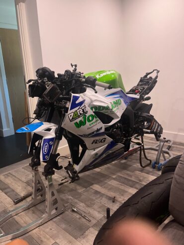 Kawasaki Zx6r track/ race bike
