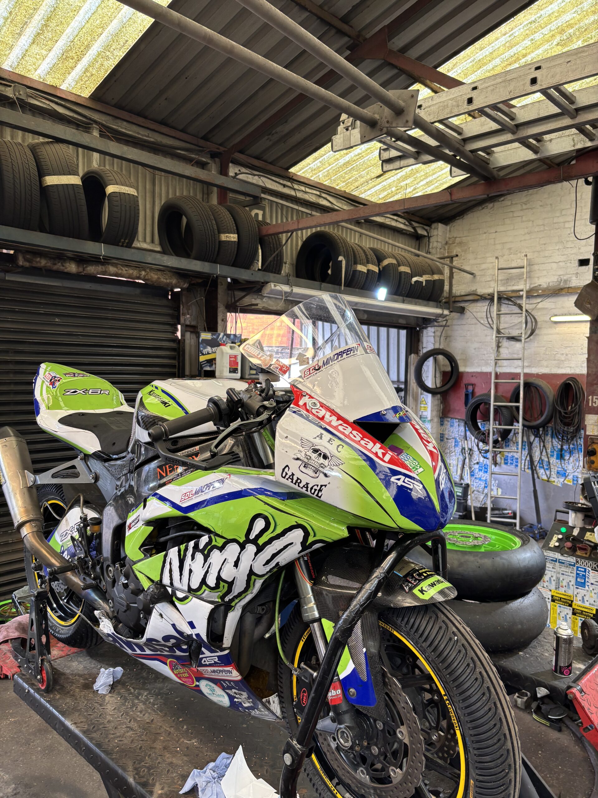 Kawasaki zx6 2010 race bike