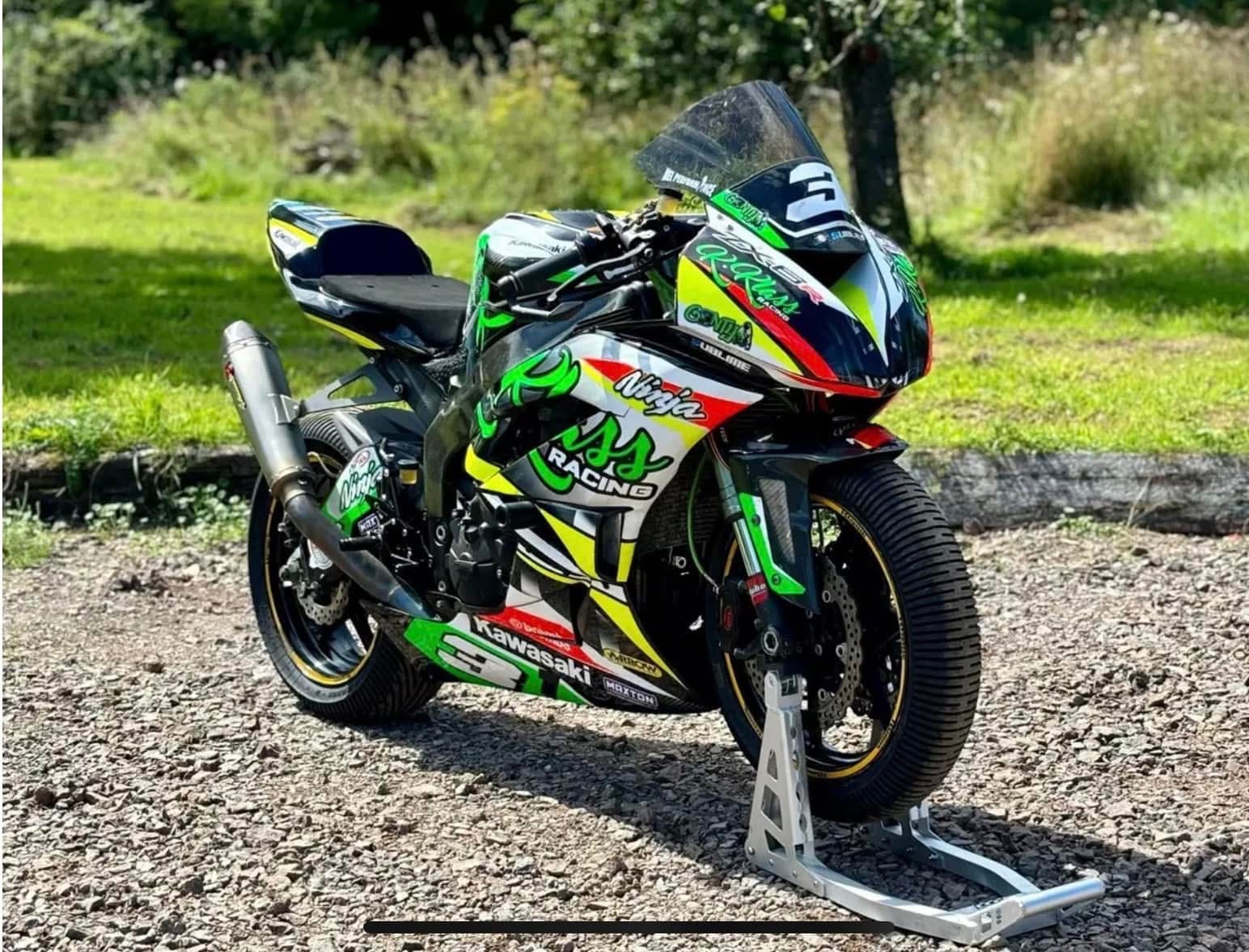 Kawasaki zx6 2010 race bike