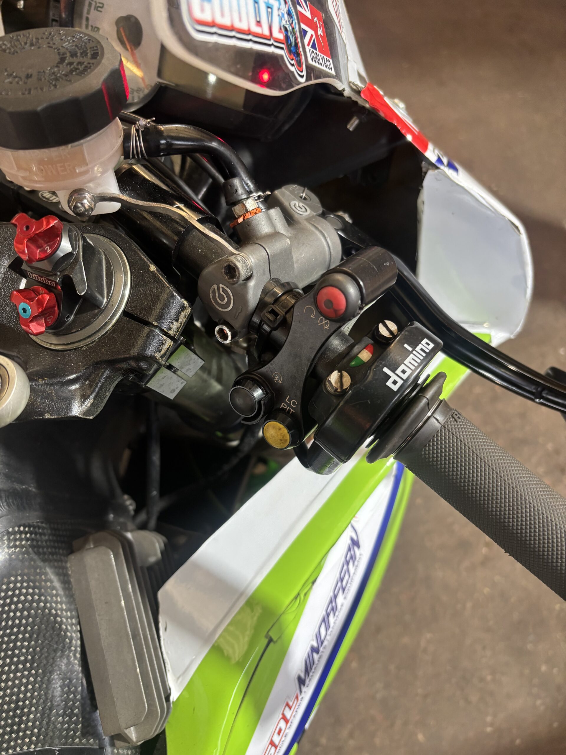 Kawasaki zx6 2010 race bike