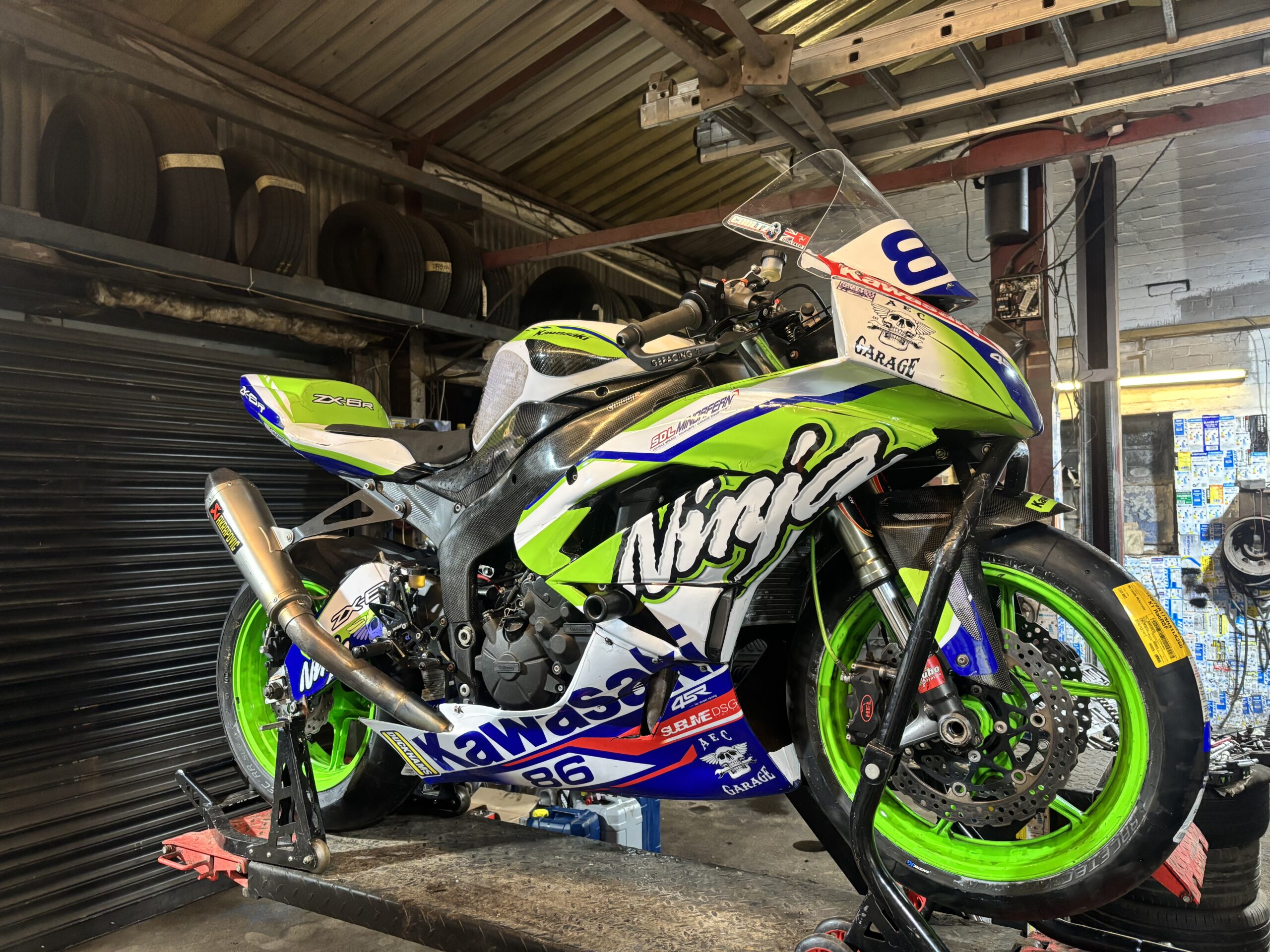 Kawasaki zx6 2010 race bike